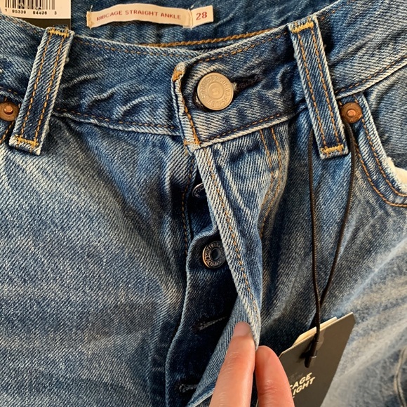 NWT Levi’s premium ribcage straight ankle distressed med wash 28” - Picture 8 of 16